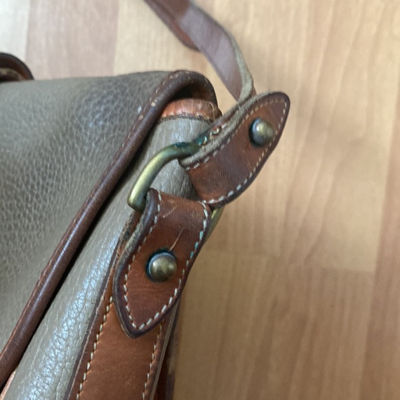 Vintage Dooney Bourke Distressed Pebble Leather Crossbody Bag Taupe British Tan - Picture 7 of 11